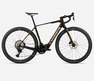 Orbea Denna M20i - 2025 | Caramel Carbon View - Golden Sand (Gloss)